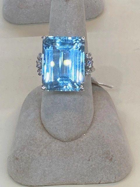 Aquamarine estate ring